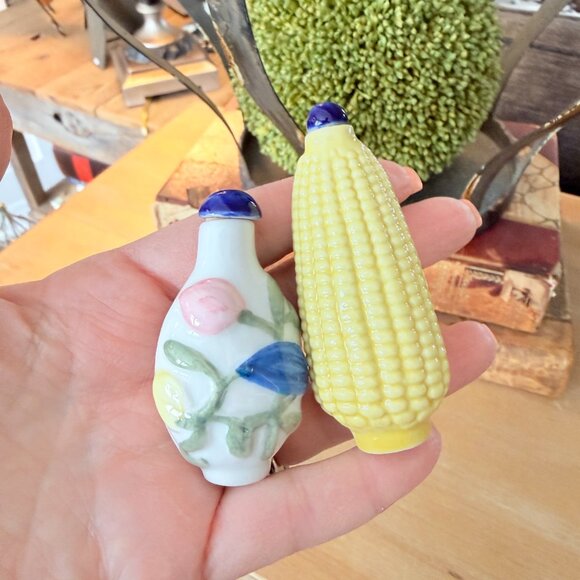 2 Vintage Snuff Bottles - Picture 11 of 11